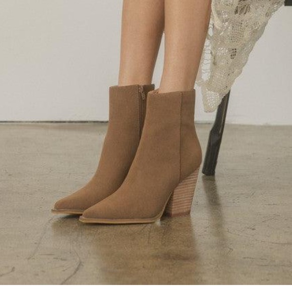 Elegant Tan Ankle Boots - Picture 1 of 10